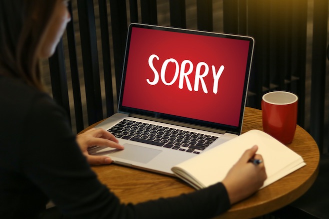 パソコン 女性 sorry 暗い