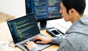 プログラミング 学習 男性 パソコン