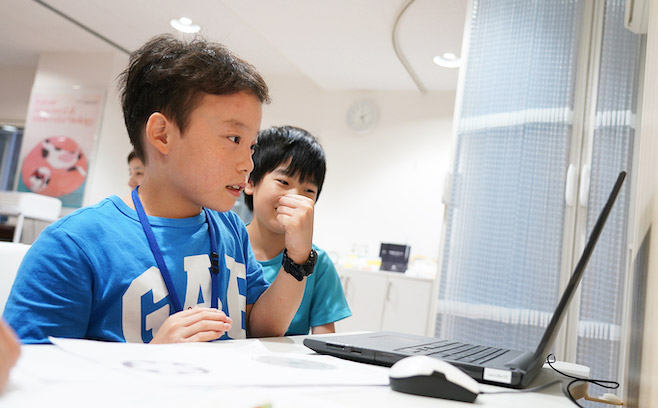 プログラミング教室 ラッコラ 子供 学習風景