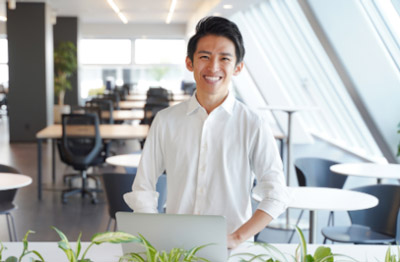 テックキャンプ 受講者 男性 教室風景